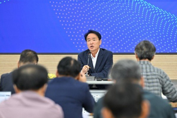 영주-1-4 황병직 영주시장 “일하는 방식부터 바꿨다”(기자 질의응답).jpg