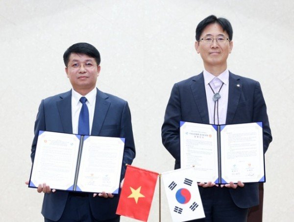 ①_경상북도-타이응우예성_우호교류_협약식(타이응우옌성_인민위원회_부위원장)_(4).jpg